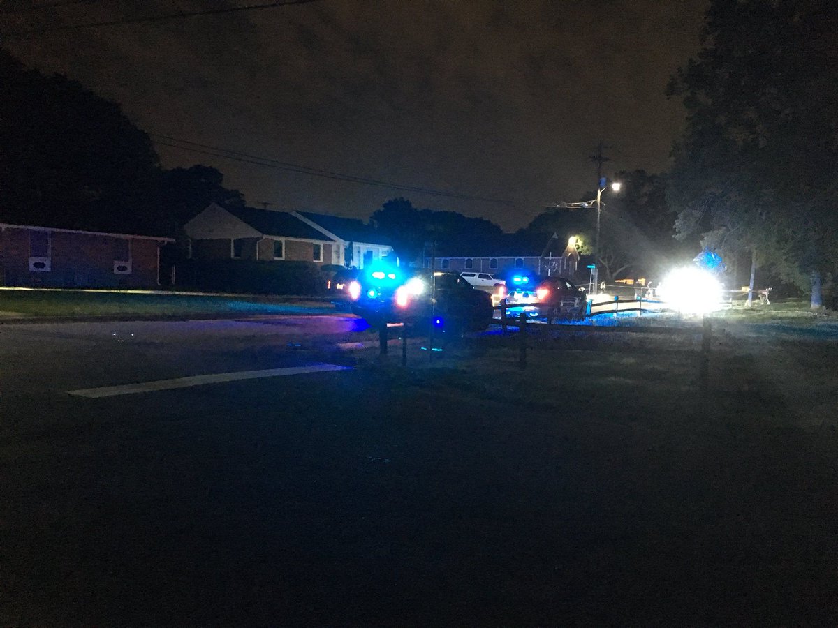 Hanahan police are on the scene of a deadly shooting.  It happened in the area of Belvedere Drive between Meadocliff Avenue and Sedgefield Drive.