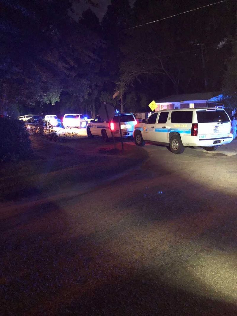 Deputies searching for Goose Creek shooting suspect