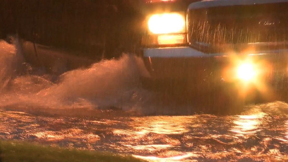 Heavy rain, high tide prompts flooding concerns for downtown Charleston