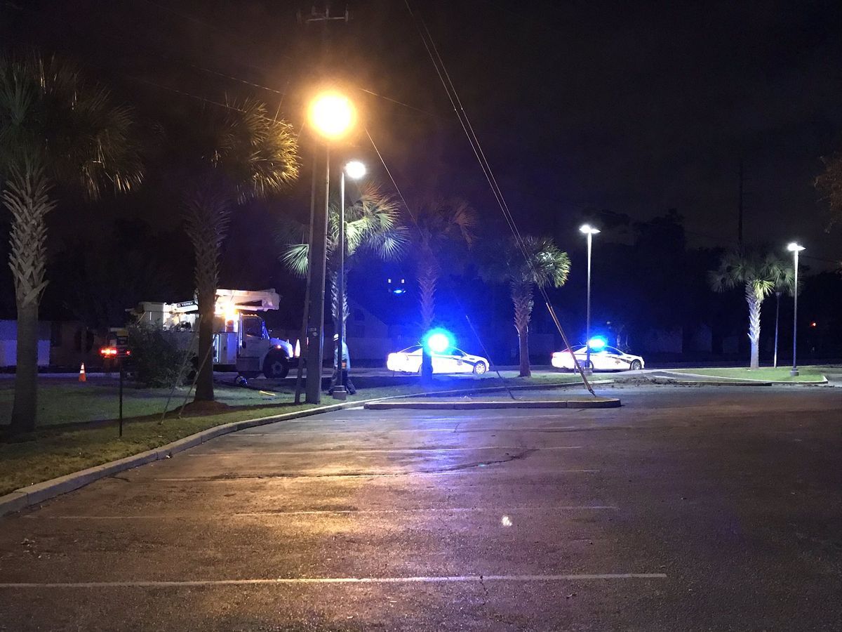 Deputies searching for driver after early-morning pursuit on James Island ends in crash  