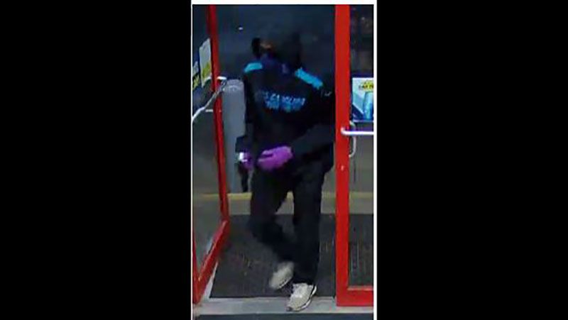 Man holds employees at gunpoint during robberies at Greenville McDonald's, Spinx