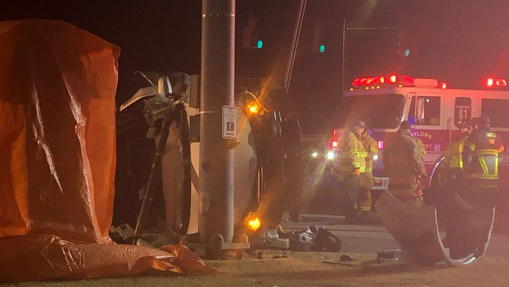 One person dead, several injured after rear-end crash on Wade Hampton Boulevard, officials say    