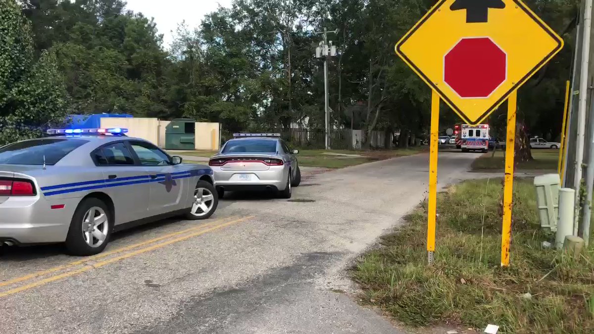 This situation on Sycamore Drive in Florence may be resolving. I see three highway patrol troopers putting up their high-powered weapons