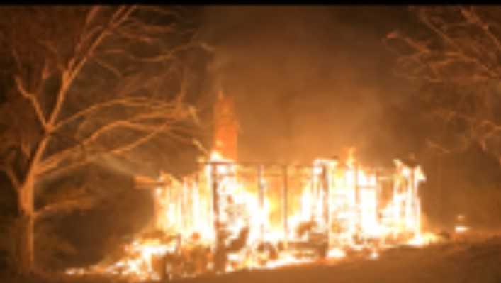 Fire engulfs abandoned building Saturday, Fire Chief says