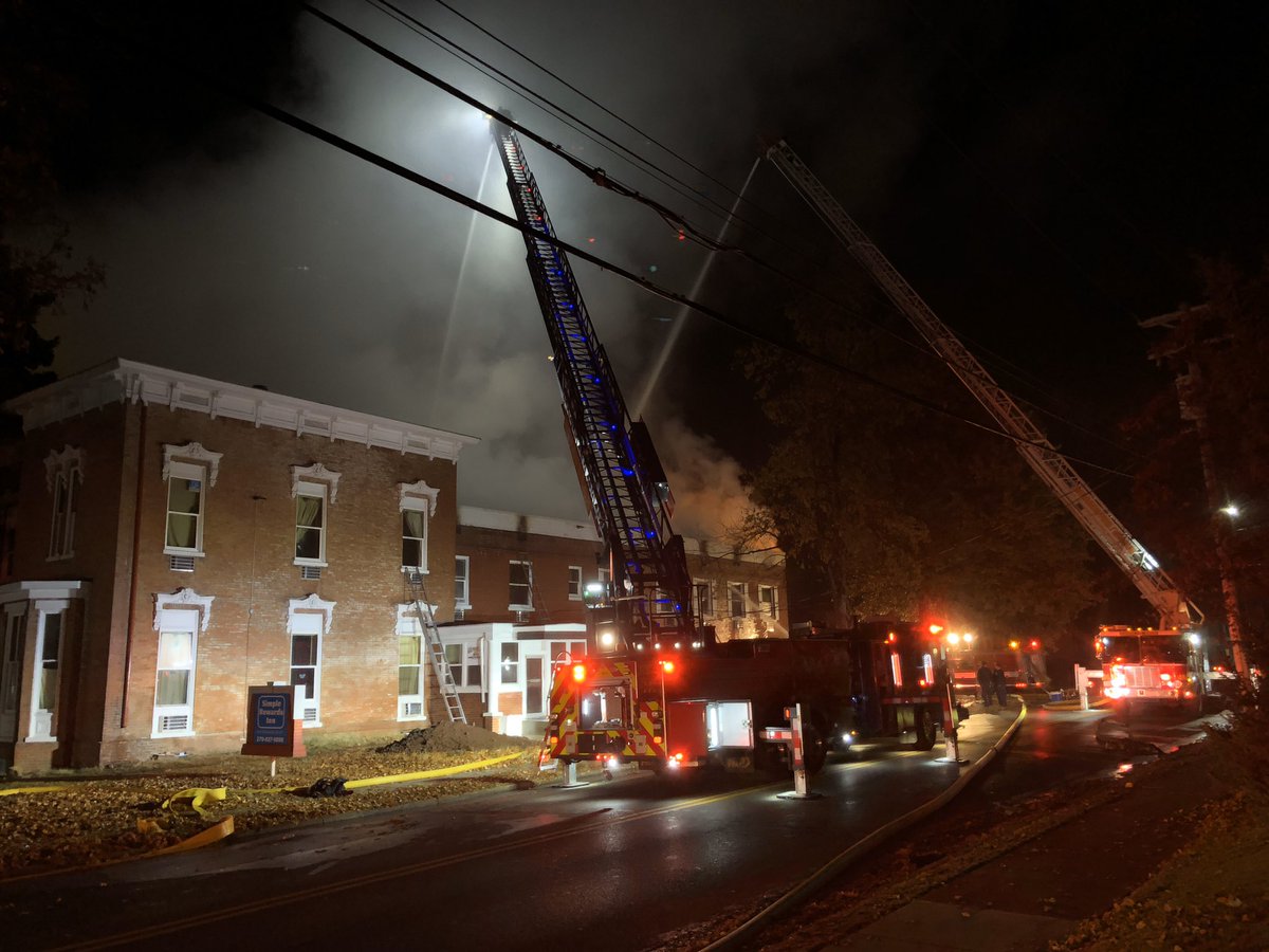 Robards FD has their ladder truck on site to help @Henderson_FD with fighting this stubborn fire at the Simple Rewards Inn. 