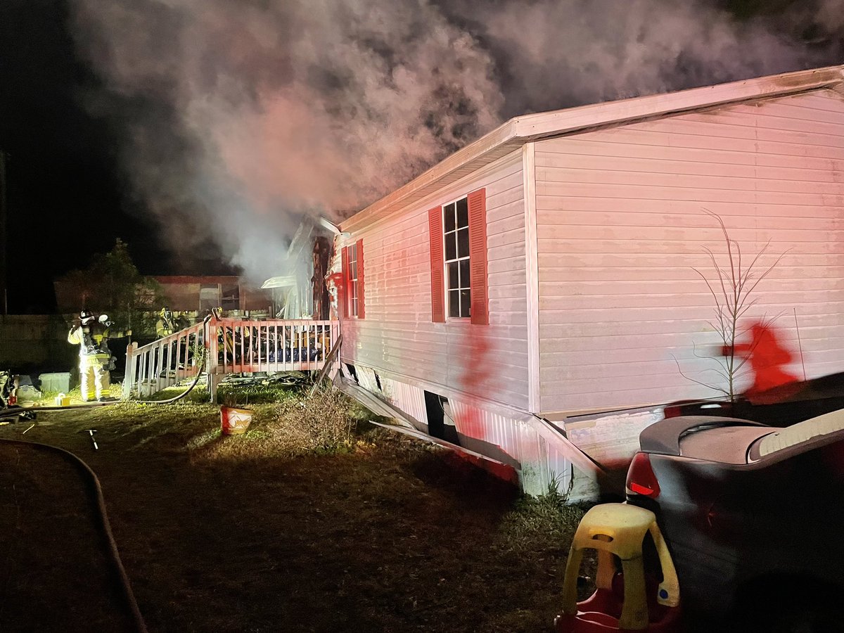 HCFR was dispatched to this structure fire on Myers Lane in MB.  The fire was extinguished with no reported injuries.  6 displaced people will be offered assistance from @RedCrossSC.  This fire will be under investigation.