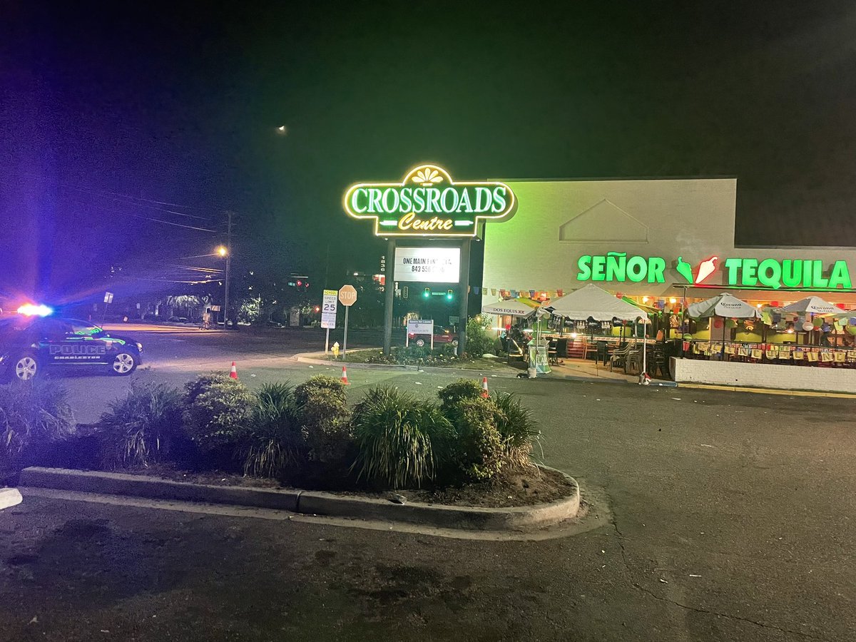 @CharlestonPD and @ChasCoSheriff investigating a shooting that happened near Señor Tequlia in West Ashley. So far, no injuries reported and no suspects in custody