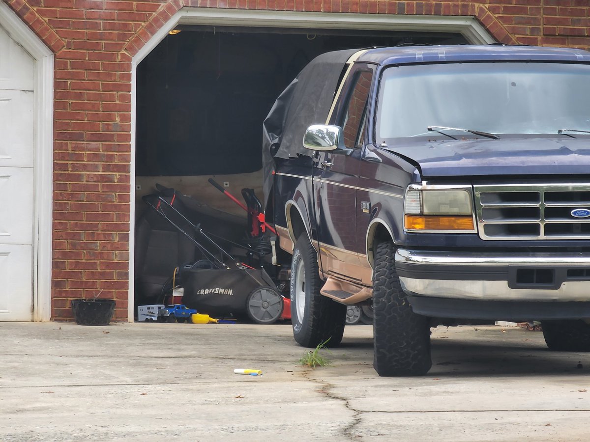 Lexington Police were called a home on the 100 block of Wigeon drive early Tuesday morning. Officials say when they arrived, they found one man dead and another injured 