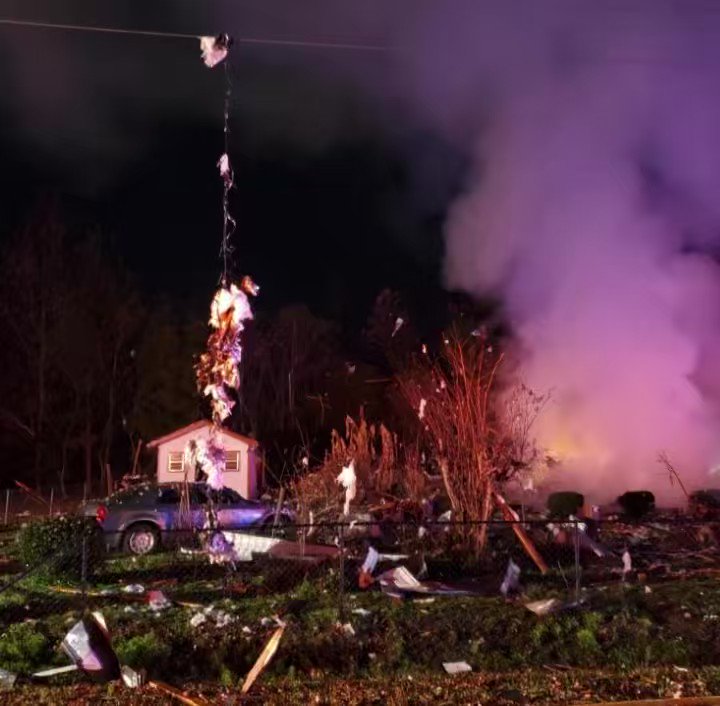 Large house explosion reported   pushpin Smoaks   SouthCarolina  Multiple emergency crews are on the scene to a Large house explosion in Smoaks SC with officials reporting that one person is seriously injured with the home being completely destroyed from its foundation