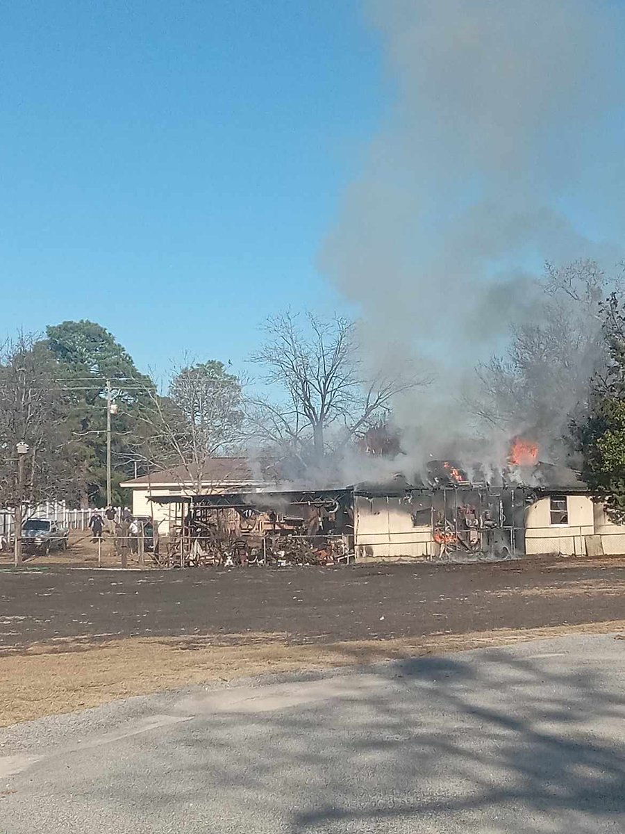 Crews battling small shed fire outside Hartsville home
