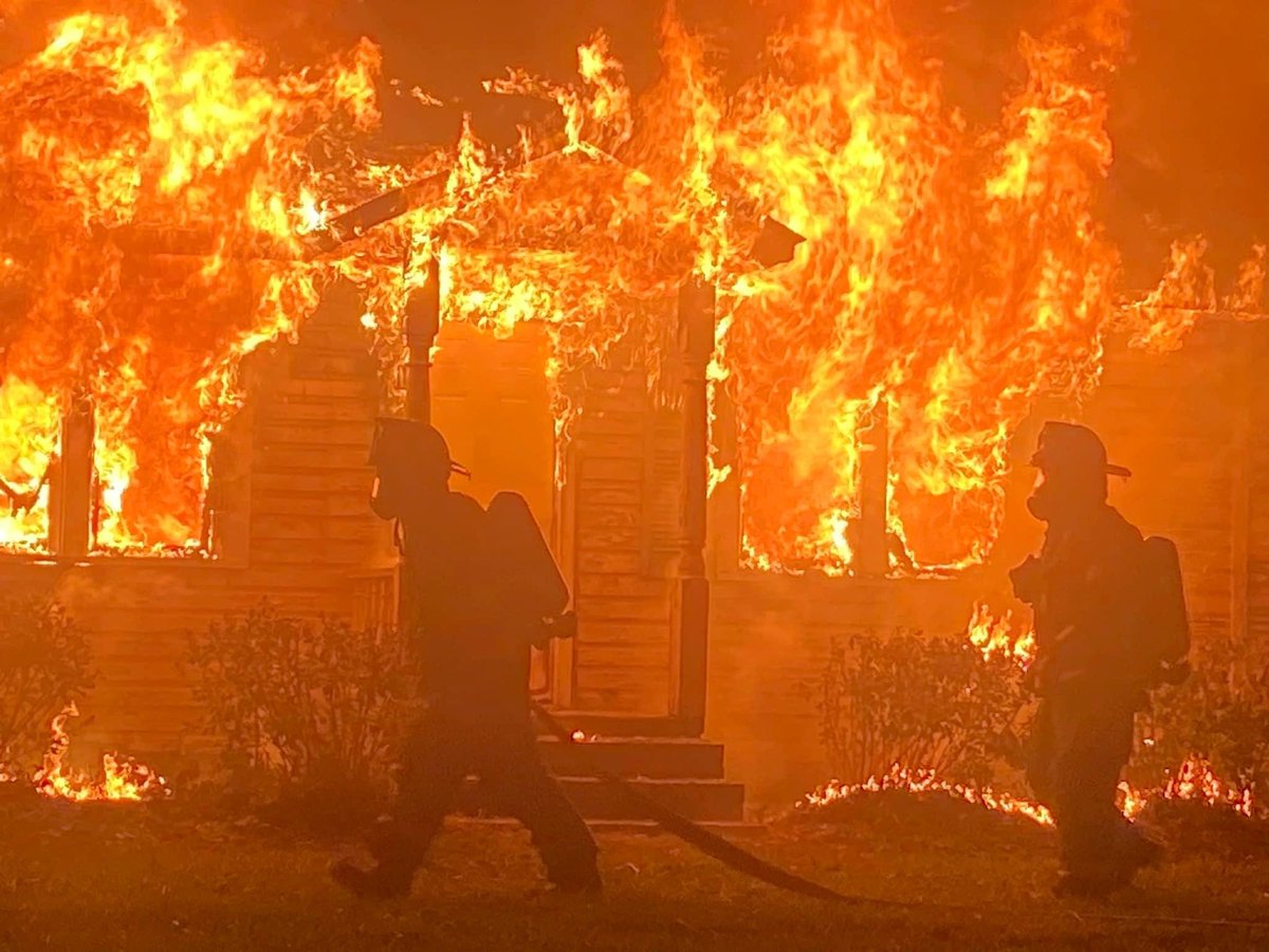 Vacant house burns on W Smith Avenue in Darlington